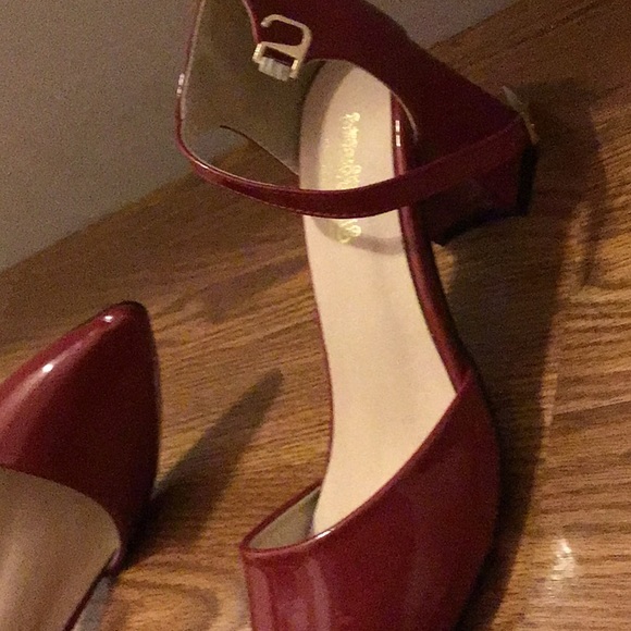 Heels - Picture 2 of 3